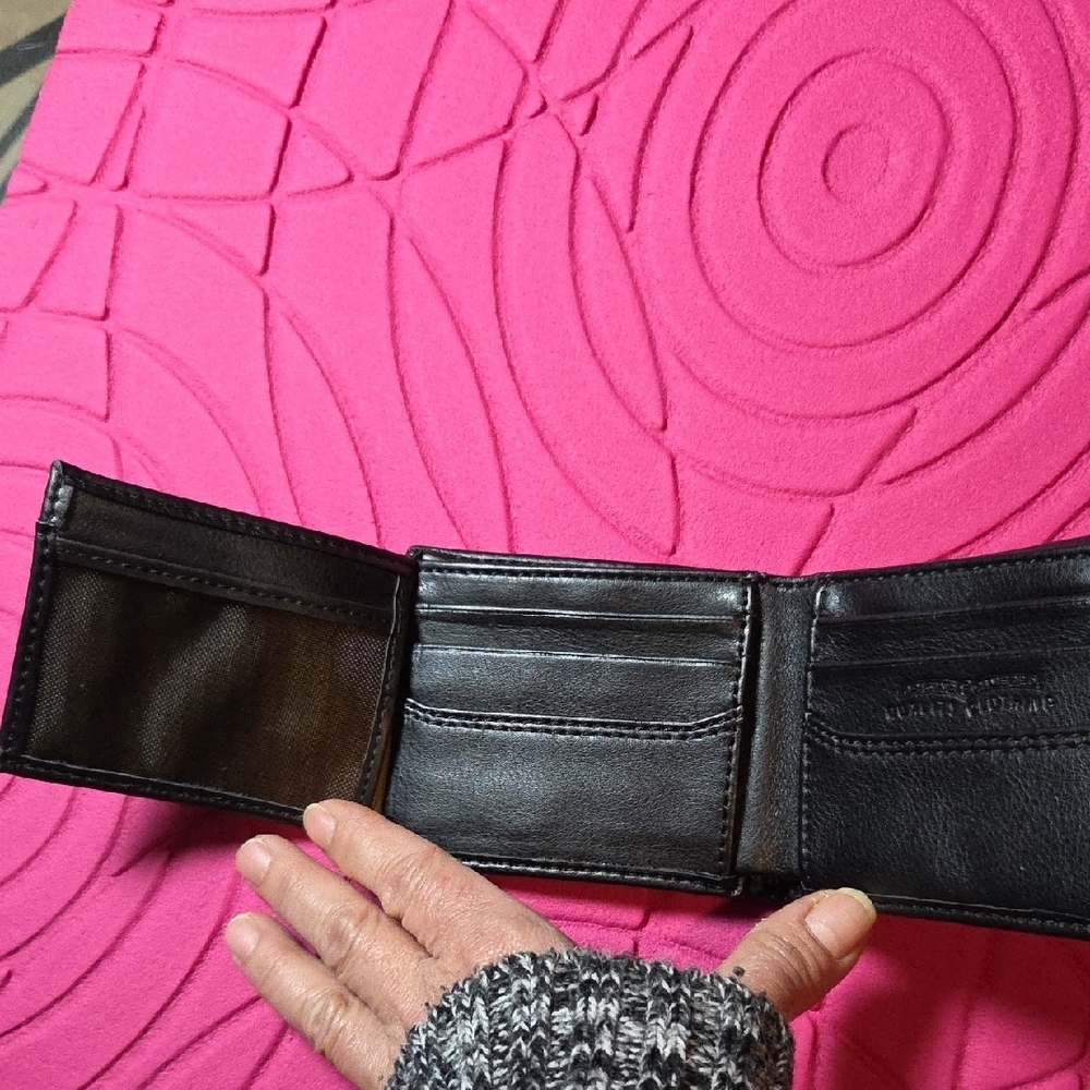 Levi's Classic Black Leather Wallet - Picture 3 of 4